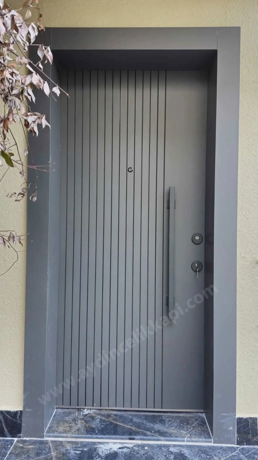 merkezi kilitli çelik kapı